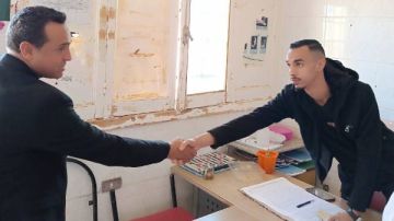 بمناسبة عيد الفطر المبارك رئيس مركز ومدينة بلاط يهنئ المرضى والأطقم الطبية بمستشفى بلاط المركزي