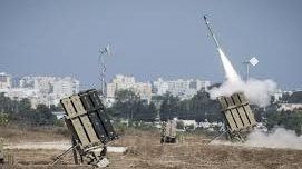 تصدي ناجح.. الدفاعات الجوية الكويتية تحبط هجمات صاروخية وطائرات مسيرة معادية