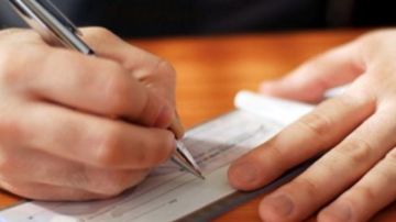 الحبس والغرامة.. عقوبات رادعة تواجه المتورطين في إصدار الشيكات بدون مقابل