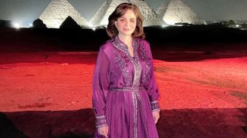 بحبك يا مصر.. إلهام شاهين في أحدث ظهور من الأهرامات