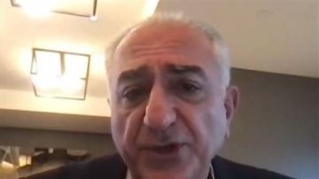 في مقلب هاتفي.. نجل الشاه رضا بهلوي يرحب بانضمام ألمانيا لقصف إيران في مقلب هاتفي.. نجل الشاه رضا بهلوي يرحب بانضمام ألمانيا لقصف إيران