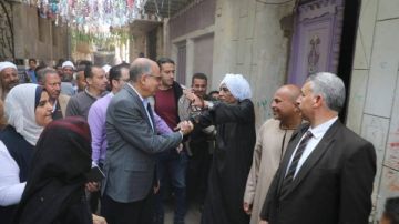 محافظ المنيا يقرر صرف مساعدات عاجلة لحالات إنسانية وبناء منزل لسيدة مسنة محافظ المنيا يقرر صرف مساعدات عاجلة لحالات إنسانية وبناء منزل لسيدة مسنة