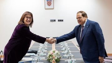 أبو العينين عن لقائه بمفوضية الاتحاد الأوروبي: شعرت بالفخر لحديثها عن مصر ودور الرئيس السيسي في احتواء التوترات بالمنطقة أبو العينين عن لقائه بمفوضية الاتحاد الأوروبي: شعرت بالفخر لحديثها عن مصر ودور الرئيس السيسي في احتواء التوترات بالمنطقة