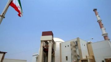 إيران : مقذوف يصيب محيط محطة بوشهر النووية