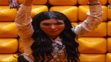 إيه اللي انتي لابساه ده؟.. رامز جلال يسخر من ملابس دينا في رامز ليفل الوحش إيه اللي انتي لابساه ده؟.. رامز جلال يسخر من ملابس دينا في رامز ليفل الوحش