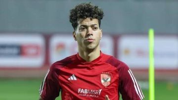 بعد خسارة الأهلي.. ناقد رياضي: هيخلصوا الماتش ويروحوا يسهروا ويتصوروا