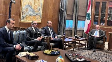 توجيهات رئاسية عاجلة بتسيير مساعدات إنسانية ألف طن إلى لبنان في أزمته توجيهات رئاسية عاجلة بتسيير مساعدات إنسانية ألف طن إلى لبنان في أزمته