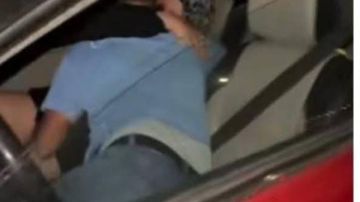 فيديو مخل للآداب على الدائري لرجل وسيدة في سيارة حمراء.. القصة الكاملة فيديو مخل للآداب على الدائري لرجل وسيدة في سيارة حمراء.. القصة الكاملة