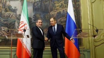 لافروف يبحث مع عراقجي الهجمات الأمريكية الإسرائيلية على إيران