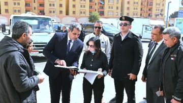 محافظ البحيرة تتفقد عددا من محطات الوقود بدمنهور لمتابعة الالتزام بالتسعيرة الجديدة