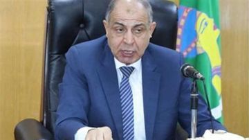 محافظ المنيا يفاجئ مخبزا بلديا: لا تهاون مع أي تقصير