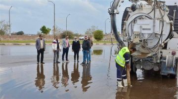 أجهزة المدن الجديدة تكثف جهودها لمجابهة مياه الأمطار والتعامل مع موجة الطقس السيئ أجهزة المدن الجديدة تكثف جهودها لمجابهة مياه الأمطار والتعامل مع موجة الطقس السيئ