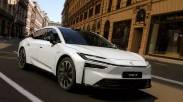 شاهد تويوتا bZ7 الكهربائية 2026 الجديدة