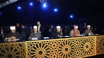 وزير الأوقاف ومحافظ المنيا يشهدان ختام مسابقة أصوات من السماء وتوزيع 8000 كرتونة غذائية.. صور وزير الأوقاف ومحافظ المنيا يشهدان ختام مسابقة أصوات من السماء وتوزيع 8000 كرتونة غذائية.. صور