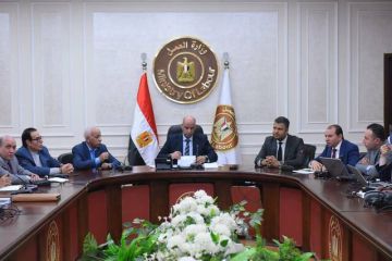 وزير العمل المصري يبحث توزيع حصيلة مقابل الخدمة في المنشآت السياحية