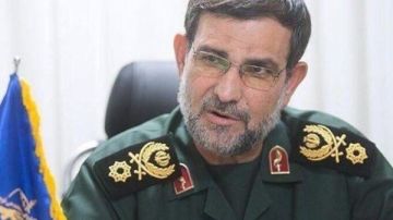 تشييع مهيب لقائد بحرية الحرس الثوري في بندر عباس عقب مقتله بغارة أمريكية