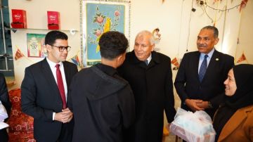 تكثيف برامج التأهيل لسوق العمل.. محافظ مطروح يشارك الأيتام فرحتهم بالعيد تكثيف برامج التأهيل لسوق العمل.. محافظ مطروح يشارك الأيتام فرحتهم بالعيد