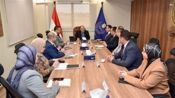 رئيس هيئة الدواء يبحث مع ممثلي يوتوبيـا فارماسيتيكالز خطط التوسع ودعم التصنيع المحلي