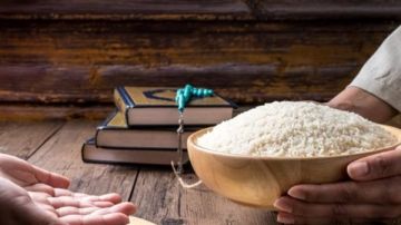 زكاة الفطر.. الإفتاء: يجوز إخراجها عن الصديق أو الجار وعن أولاده وزوجته زكاة الفطر.. الإفتاء: يجوز إخراجها عن الصديق أو الجار وعن أولاده وزوجته