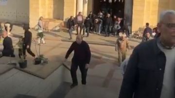 صلاة الجنازة على شقيق الفنان سامي مغاوري من مسجد عمرو بن العاص صلاة الجنازة على شقيق الفنان سامي مغاوري من مسجد عمرو بن العاص