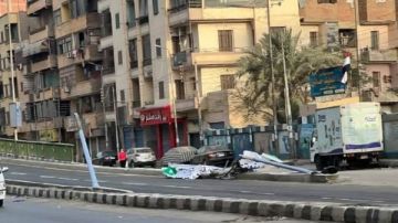 ضبط سائق سيارة نقل تسبب في سقوط اللافتة التحذيرية بكوبري الصاغة بعد يوم من افتتاحه