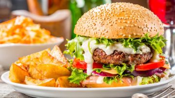 طريقة عمل البرجر المشوي على الفحم بطعم المطاعم في المنزل