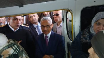 محافظ بني سويف: المواطن شريك أساسي في الإبلاغ عن مخالفات المواقف