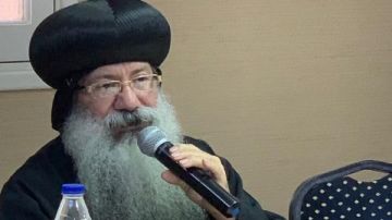 الأنبا مارتيروس يلتقي كهنة قطاع شرق السكة الحديد بمهمشة