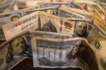 الدولار يكسر حاجز التوقعات في مصر