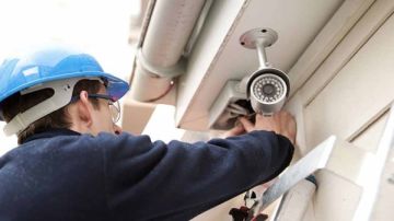 شروط تركيب كاميرات المراقبة داخل وخارج المحال .. تعرف عليها