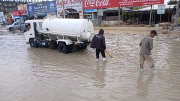 مطروح.. تكثيف أعمال سحب تجمعات المياه من الشوارع الرئيسية والفرعية مطروح.. تكثيف أعمال سحب تجمعات المياه من الشوارع الرئيسية والفرعية