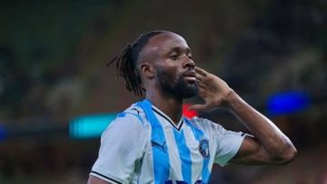 مفاجأة مدوية.. نجم بيراميدز ينضم إلى الأهلي لمدة 3 مواسم (خاص)