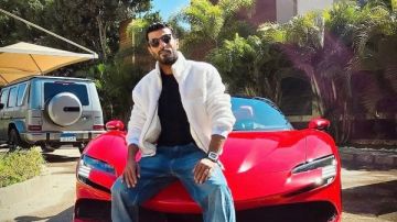 وما بكم من نعمة فمن الله.. محمد سامي يشارك صورة سيارته الجديدة