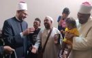 تعرض للتنمر.. وزير الأوقاف يوجه بتكريم والد 3 أطفال من ذوي الهمم بأسوان.. صور