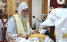 الأنبا مكاريوس يصلي القداس بمناسبة عيد نياحة الأم سارة بديرها العامر بالمنيا