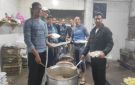 مطبخ بيت العيلة يجهز مئات وجبات الإفطار للصائمين في طور سيناء - eg