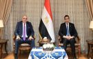 لمتابعة خطط التطوير.. وزير الشباب يستقبل رئيس نادي الشمس