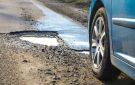 أضرار حفر الطرق على السيارات وكيفية تجنبها وحمايتها؟