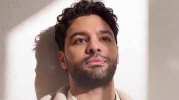 أحمد جمال يطرح مش هلومه .. فيديو