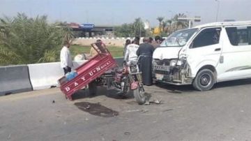 إصابة 3 أشخاص في تصادم سيارة و تروسيكل بطوخ