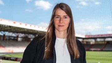سابقة فريدة من نوعها.. أول مدربة لفريق رجال في تاريخ الدوريات الأوروبية