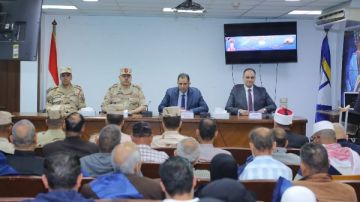 تكريم أسر الشهداء ومصابى العمليات الحربية من أبناء دمياط تكريم أسر الشهداء ومصابى العمليات الحربية من أبناء دمياط