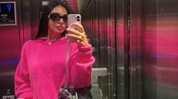 بالفوشيا.. سلمي أبو ضيف تخطف الأنظار بإطلالة أنيقة بالفوشيا.. سلمي أبو ضيف تخطف الأنظار بإطلالة أنيقة