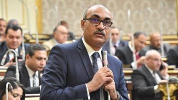 شد وجذب بسبب مشروع قانون التأمينات.. إيهاب منصور يكشف مفاجأة فيديو