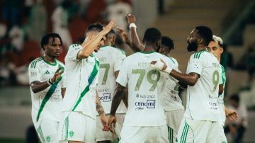 على أعتاب المجد القاري.. هل يكتب الأهلي السعودي وشباب الأهلي الإماراتي فصلاً جديداً بنهائي عربي خالص في أبطال آسيا ؟