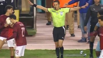 لجنة الحكام تبرئ الحكم: لا ركلة جزاء للأهلي أمام سيراميكا