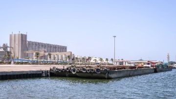 ميناء دمياط يستقبل سفينة حاويات عملاقه ترفع علم بنما