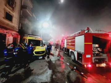 مصر.. حريق مروع يلتهم مصنعا داخل مجمع سكني عملاق