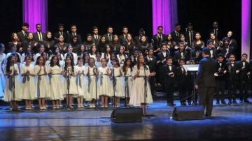 أعمال وطنية حماسية لمواهب الكورال.. الأوبرا تحتفل بعيد تحرير سيناء بالمسرح الصغير