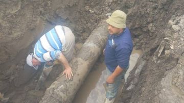 إصلاح خط مياه قطر 14 بوصة بقرية أبو بدوي في كفر الشيخ صور